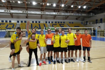 Siatkarska reprezentacja ZSTI z II miejscem w turnieju regionalnym 